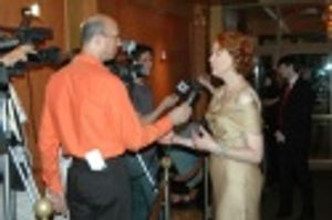 Richie Ridge ("Broadway Beat") interviews Harriet Harris Photo