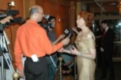 Richie Ridge ("Broadway Beat") interviews Harriet Harris Photo