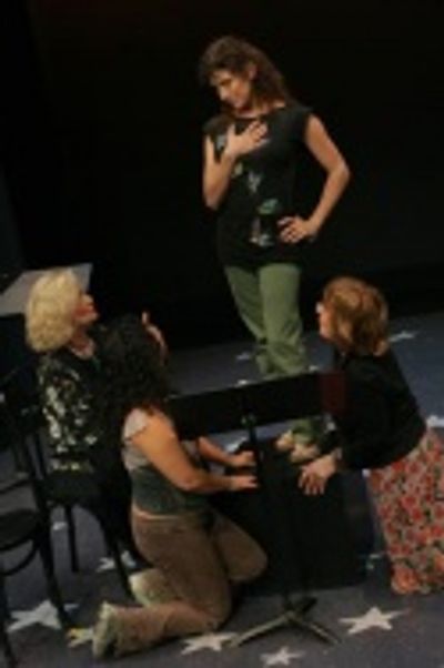 Deone Zanotto surrounded by Nancy McCall, Talia Barzilay and Laura Kenyon  Photo