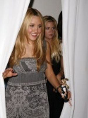 Amanda Bynes and Brittany Snow Photo