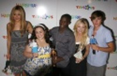 Amanda Bynes, Nikki Blonsky, Elijah Kelley, Brittany Snow and Zac Efron Photo