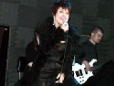 Elaine Caswell sings a new, jazzy arrangement of
Sunset Boulevard's "The Perfect Yea Photo