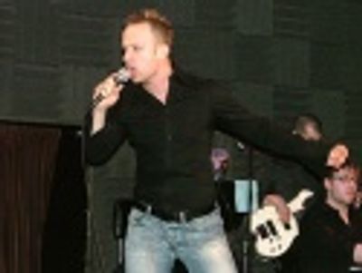 
Marty Thomas heats the evening up with Whistle Down the Wind's
"Tire Tracks and Br Photo