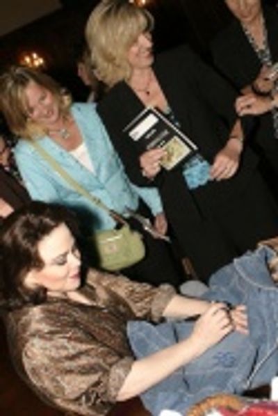 After talking with the group, Delta took pen
to hand and signed autographs on everyt Photo