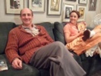 PHILLIP HOFFMAN and KATIE KLAUS enjoying the Old Globe green room. Photo