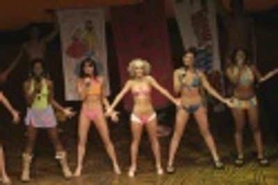  Kate Reinders and the company of Good Vibrations  Photo