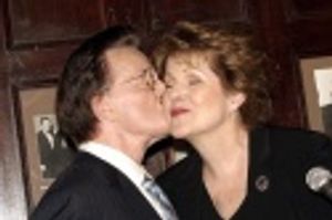 Robert Goulet thanking co-announcer Lynn Redgrave Photo