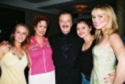 Emma Zacks (Paulette, u/s Anne), Ruth Williamson, Robert Goulet, Linda Balgord and An Photo