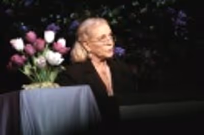 Lauren Bacall honors Phyllis Newman  Photo