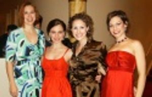 Elizabeth Dowling (ensemble), Megan Long ("Esther"), Andrea Prestinario (ensemble) an Photo