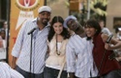 Jesse L. Martin, Idina Menzel, Taye Diggs, & Rosario Dawson Photo