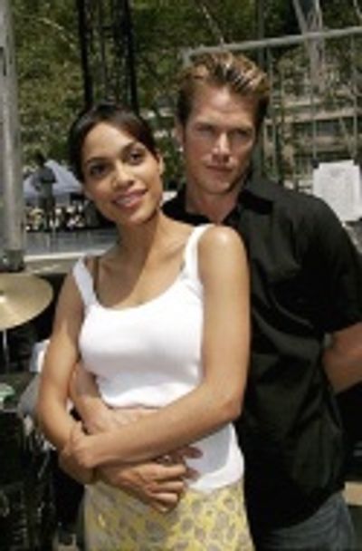 Rosario Dawson and Jason Lewis Photo