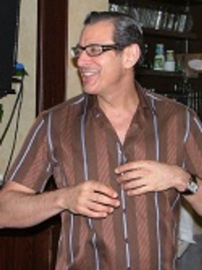 The crowd chants "Take it off!" and Jeff does
a faux striptease before taking the un Photo