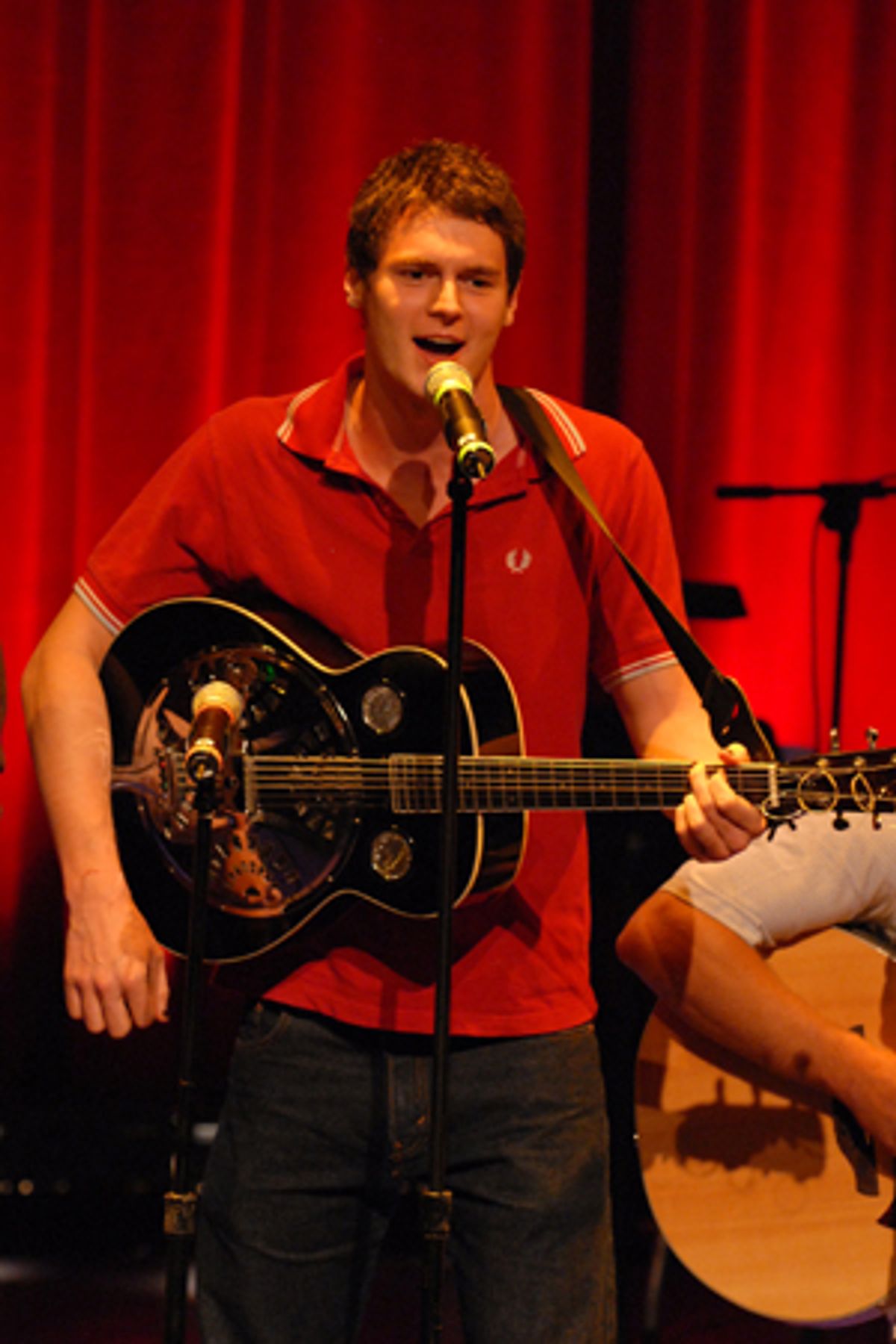 Benjamin Walker sings 'Brown-Eyed Girl' at 