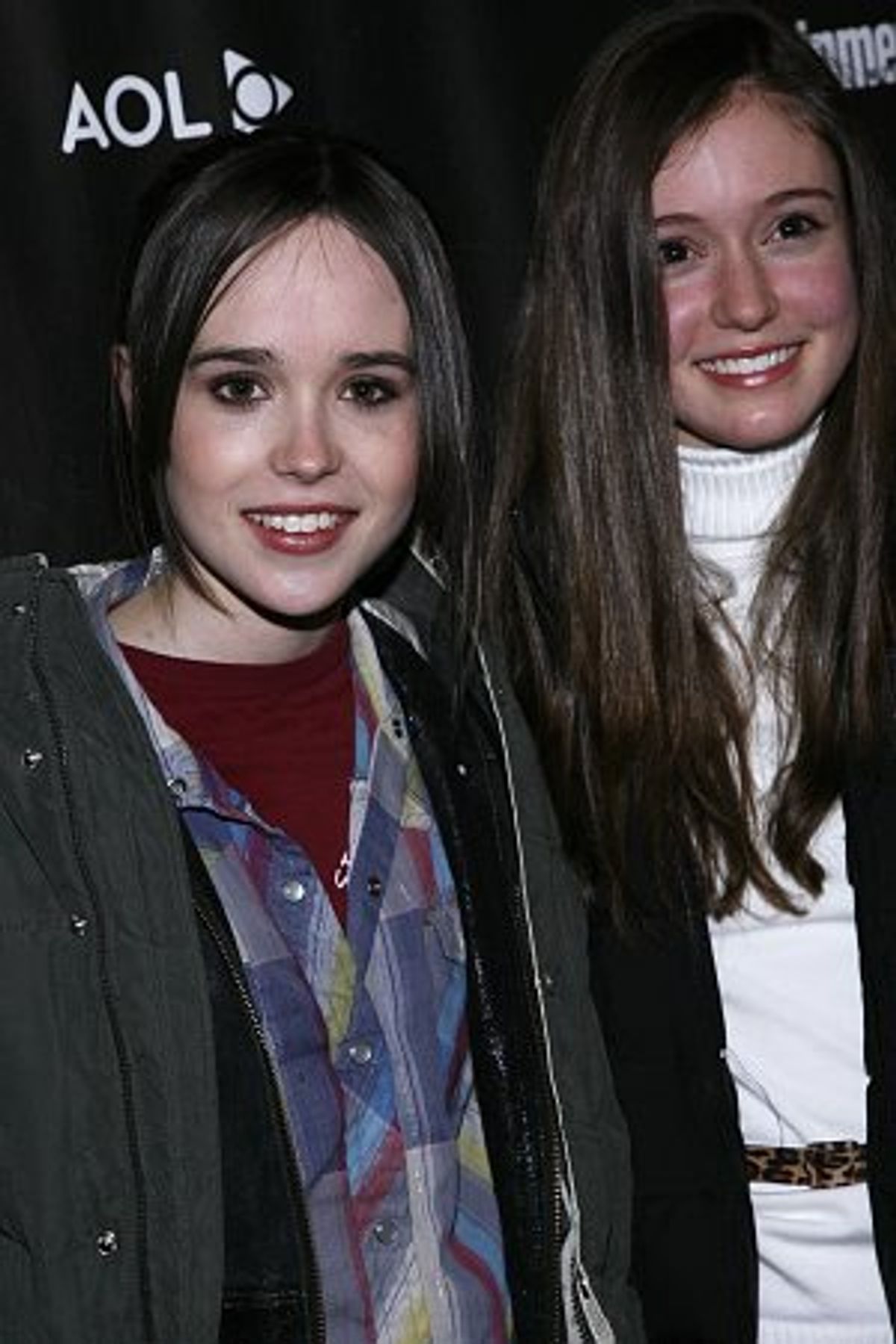 Ellen Page and Hayley McFarland Photo (2007-01-20 20:19:46), image size:1200x1800
