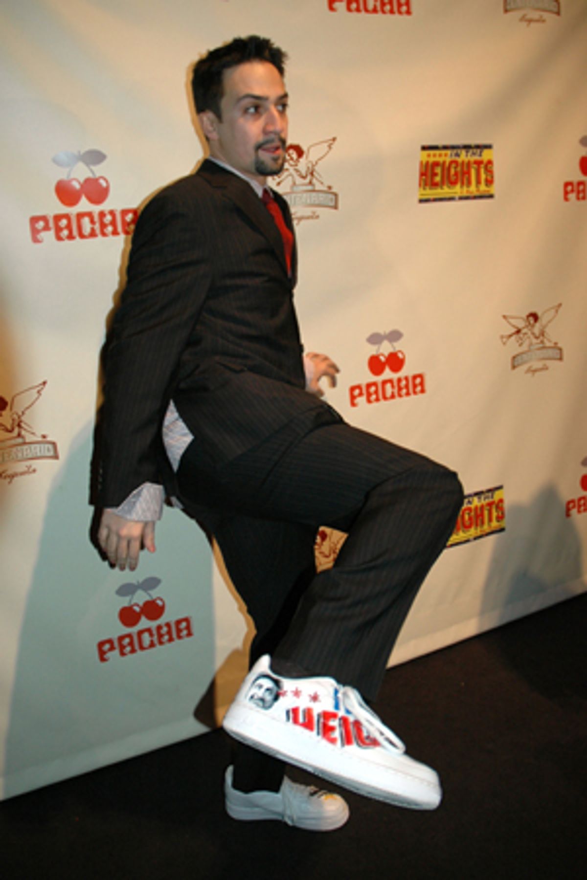 Lin Manuel Miranda showing off the sneakers his girlfriend Vanessa made for him at 