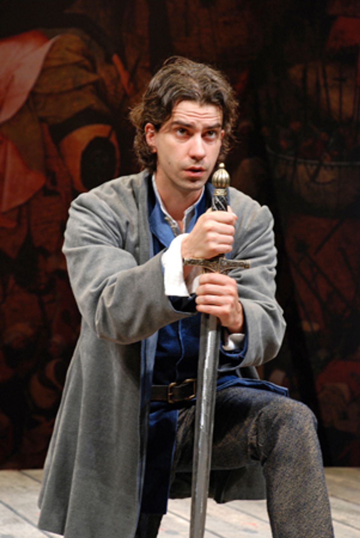 Hamish Linklater as Hamlet at 