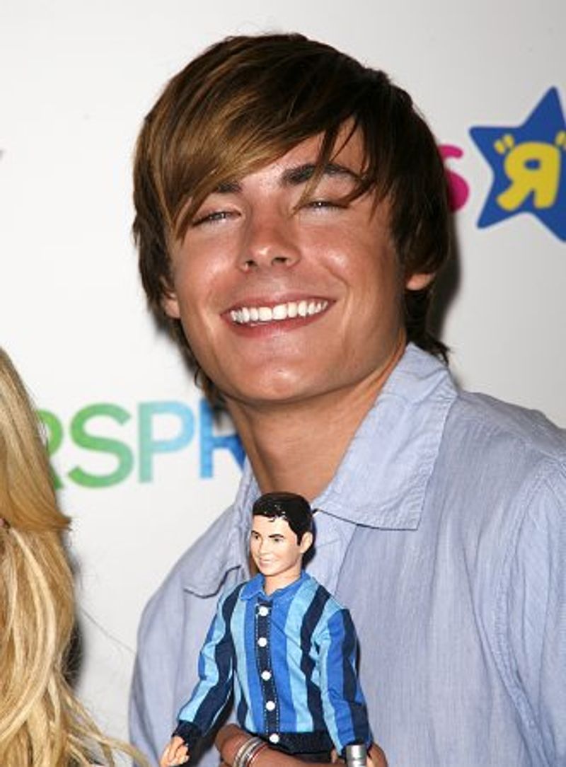 Photo Coverage: Hairspray Dolls at Toys 'R' Us — photo 30 of 44