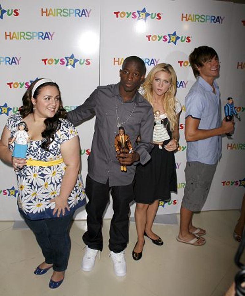 Photo Coverage: Hairspray Dolls at Toys 'R' Us — photo 43 of 44