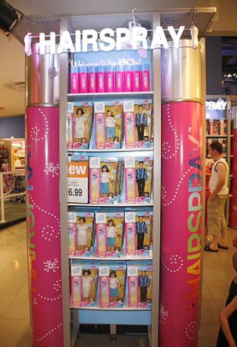 Photo Coverage: Hairspray Dolls at Toys 'R' Us — photo 2 of 44