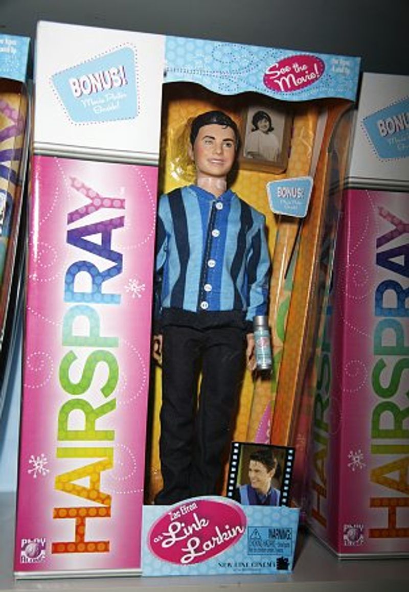 Photo Coverage: Hairspray Dolls at Toys 'R' Us — photo 4 of 44