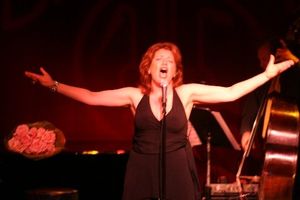 Klea Blackhurst Photo