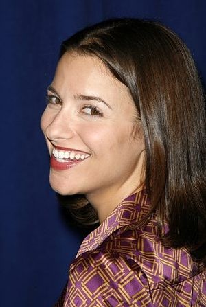 Jenn Gambatese

 Photo