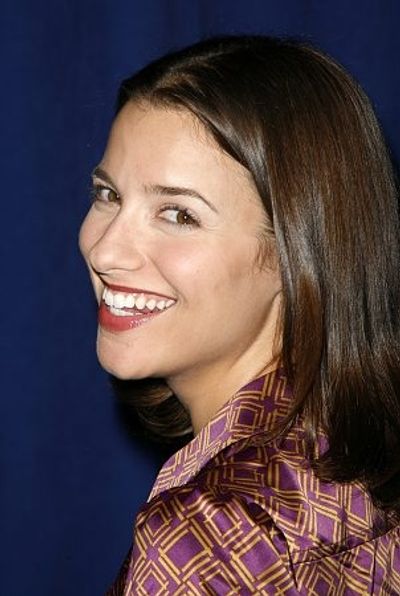 Jenn Gambatese

 Photo