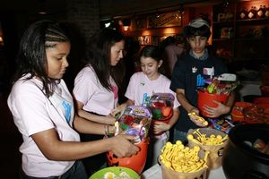 l-r: Brynn Williams (How the Grinch Stole Christmas), Traci Melek (mother of Gabby Ma Photo