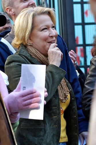 Photos: Wicked's Friendship Garden with Bette Midler — photo 5 of 25