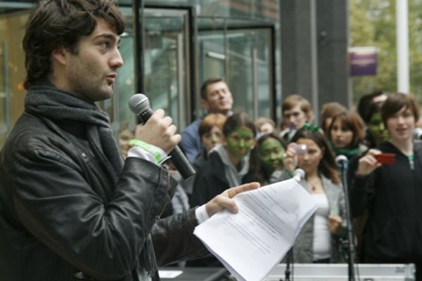 Oliver Tompsett Photo