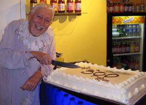 Tom Jones cuts the cake @ BroadwayWorld Tom Jones cuts the cake Photo
