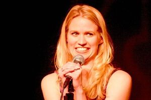 Lauren Kennedy Photo