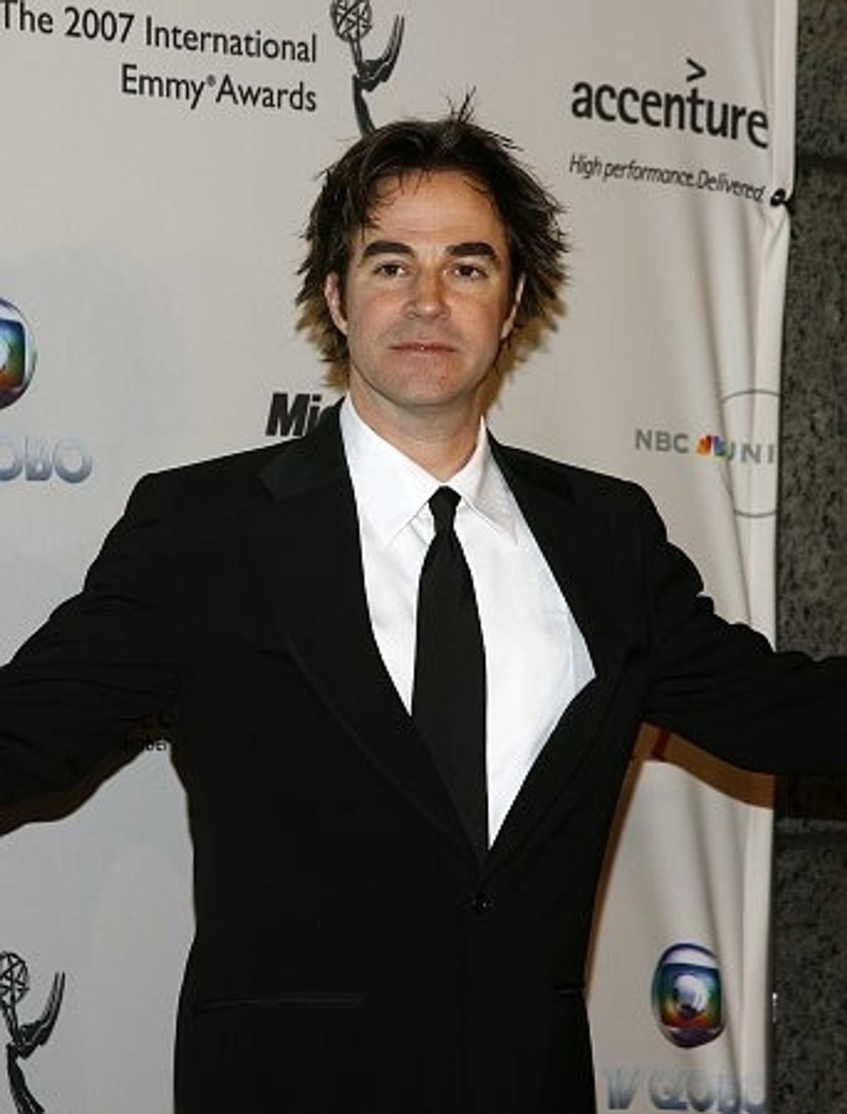 Host Roger Bart at International Emmy Award Arrivals