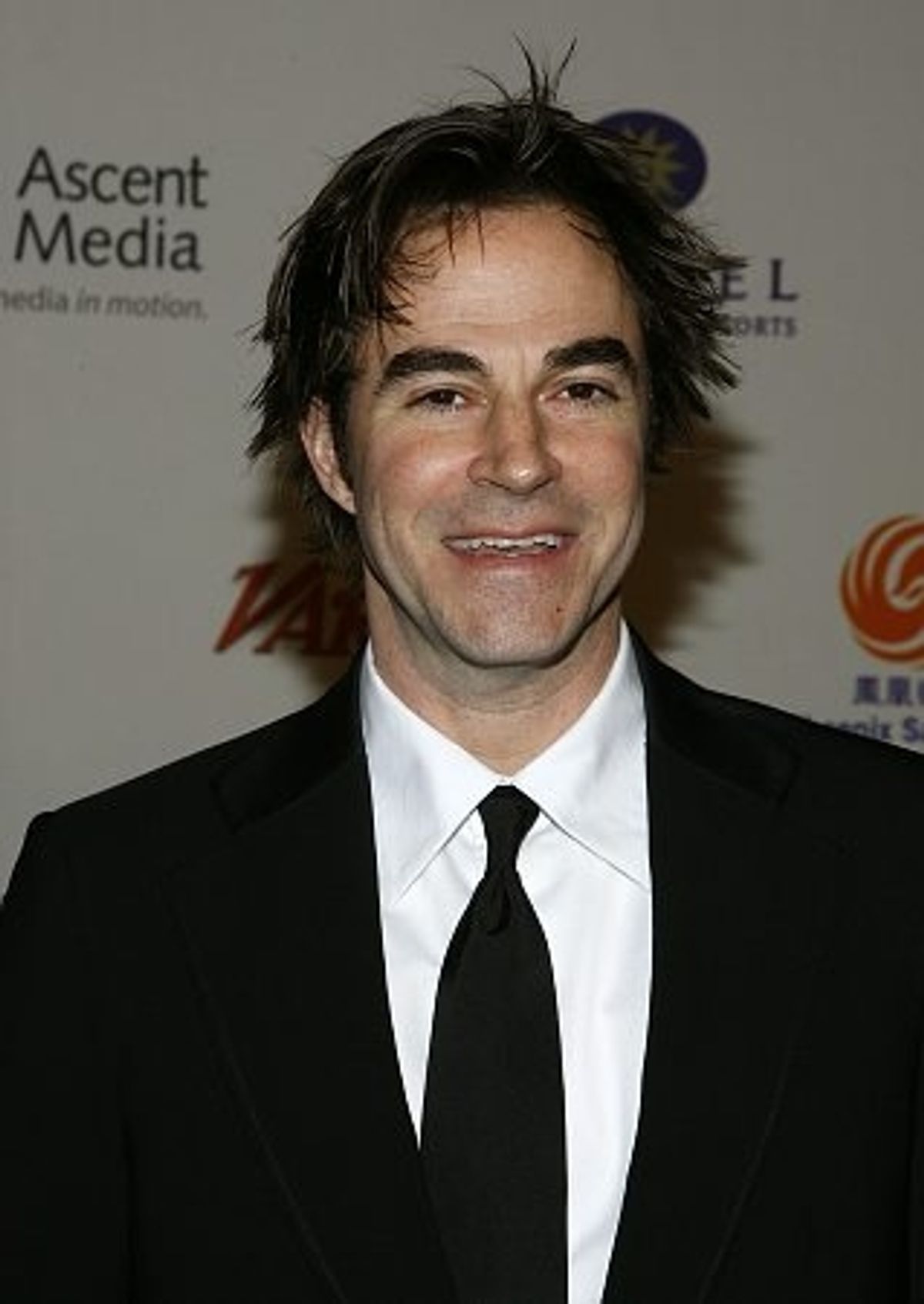Host Roger Bart at 