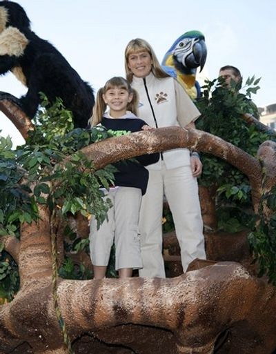 Bindi Irwin and Terri Irwin Photo