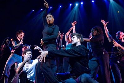 Brenda Braxton and the cast of Chicago in dance-rehearsal Photo