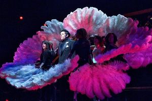 Maxwell Caulfield with the ladies of Chicago Photo