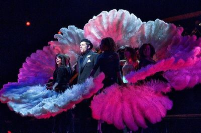 Maxwell Caulfield with the ladies of Chicago Photo