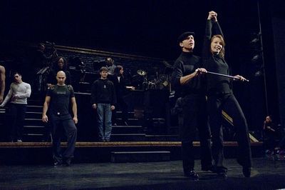 Maxwell Caulfield with the cast of Chicago Photo
