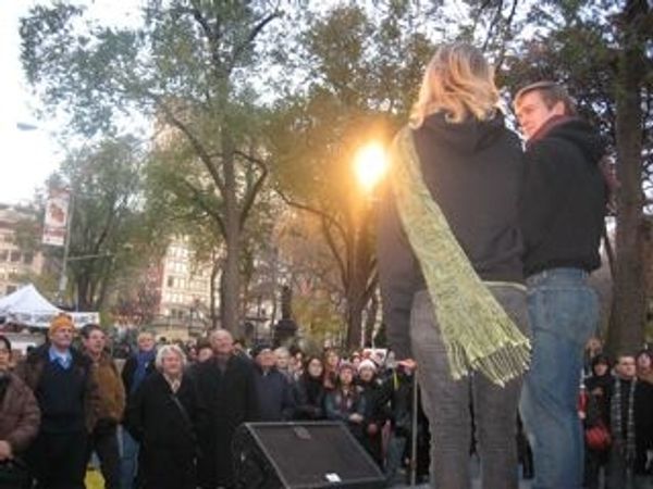 Liz Holtan and Douglas Ullman perform for the packed crowd at union Square's Holiday  Photo