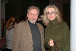 Robert Walden and Blythe Danner
 Photo