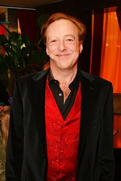 Edward Hibbert
 Photo