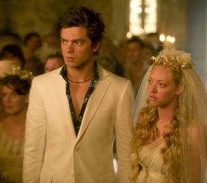 Dominic Cooper and Amanda Seyfried Photo