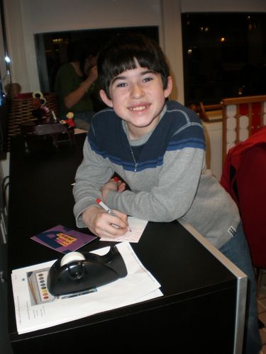 Photos: Broadway Kids Care Valentine's Day Activities — photo 2 of 7