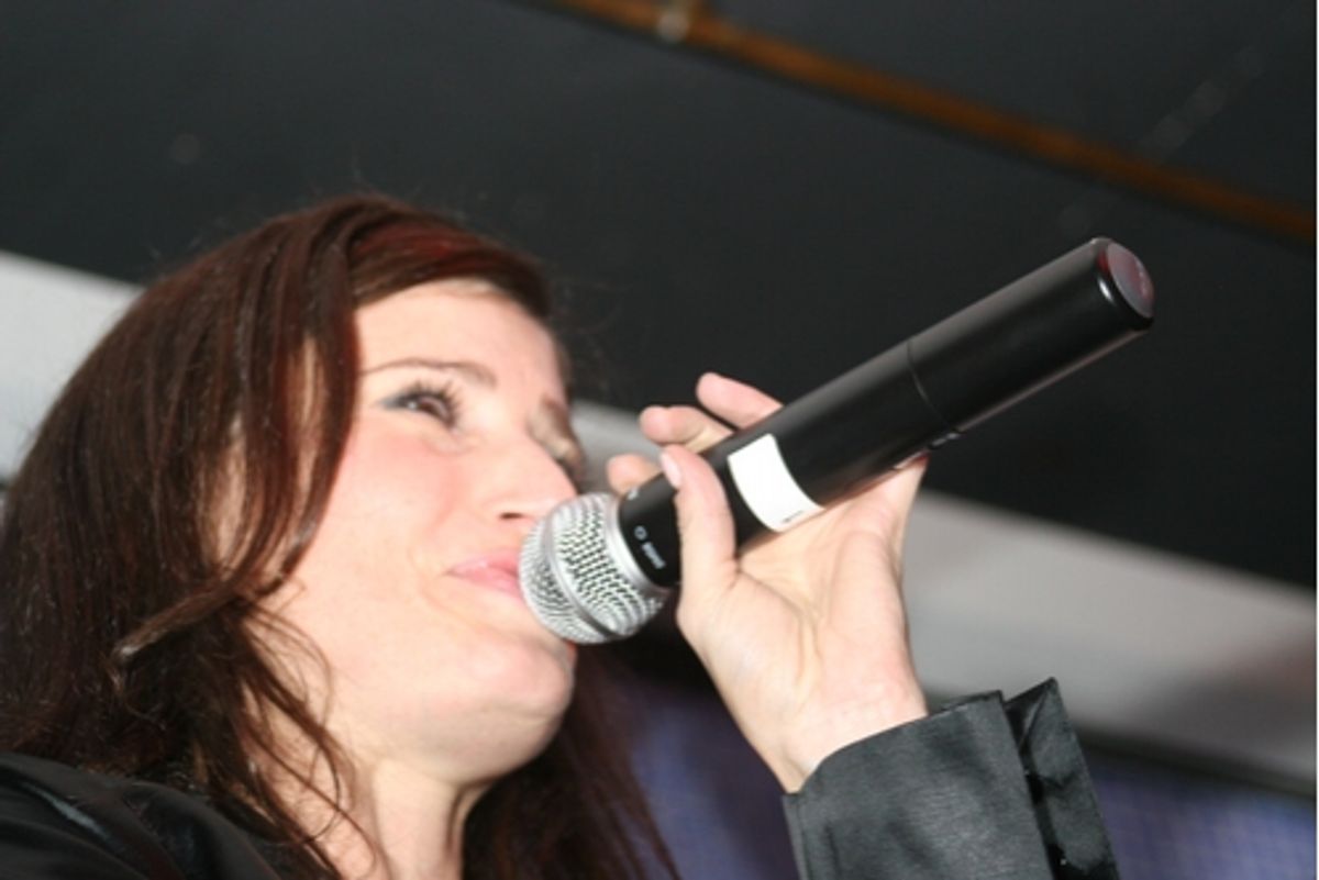 Idina Menzel singing 'Defying Gravity' at 