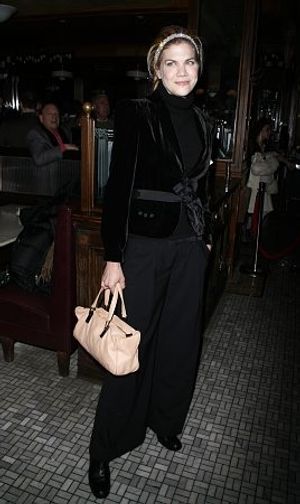 Kristen Johnston
@ BroadwayWorld Kristen Johnston
Photo