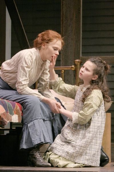 Annika Boras (Anne Sullivan) and Meredith Lipson (Helen Keller)
 Photo