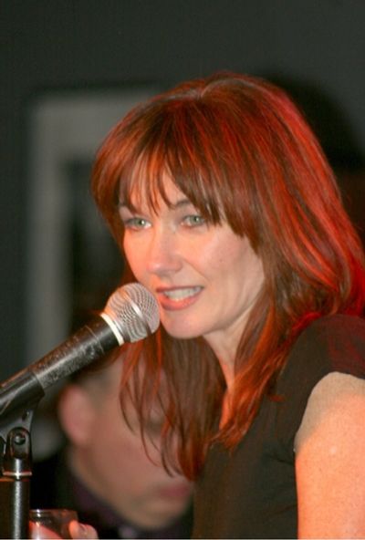 Lari White Photo