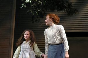 Meredith Lipson (Helen Keller), Annika Boras (Anne Sullivan) Photo